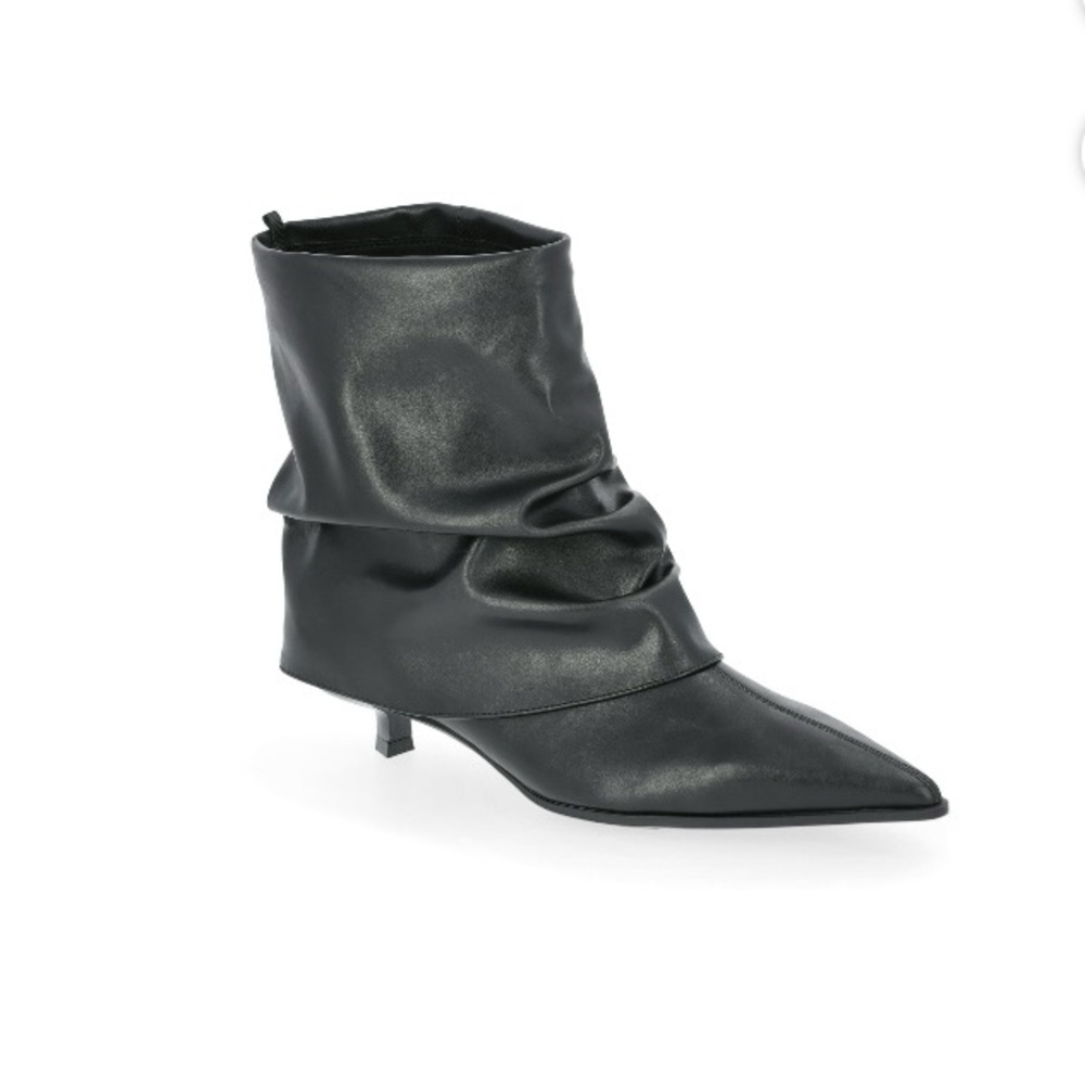 Time and Tru Black Slouchy Heeled Boots